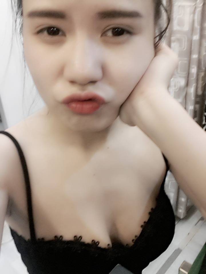 女沟厕偷窥piss小便